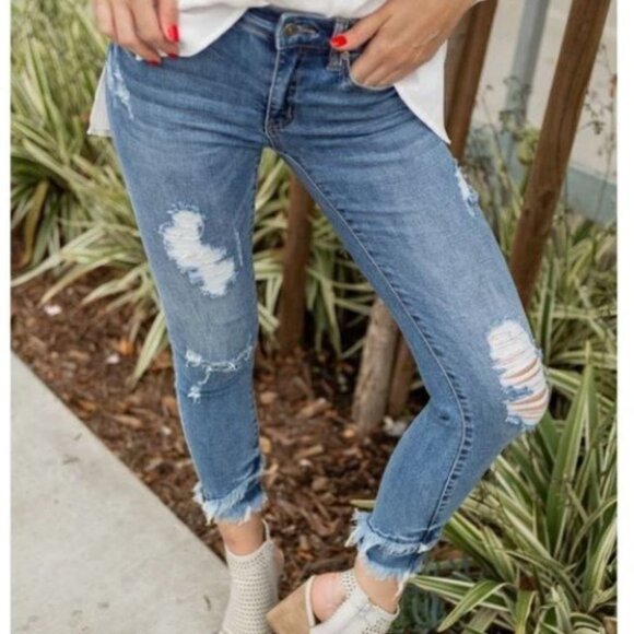 Distress Sinny Jeans - Picture 4 of 4